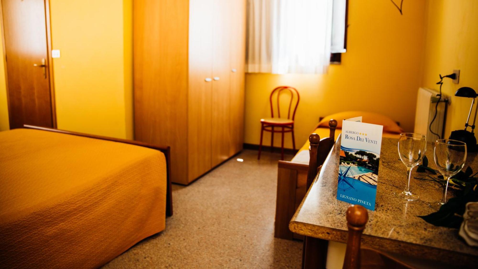 Hotel Rosa Dei Venti Lignano Sabbiadoro Ruang foto