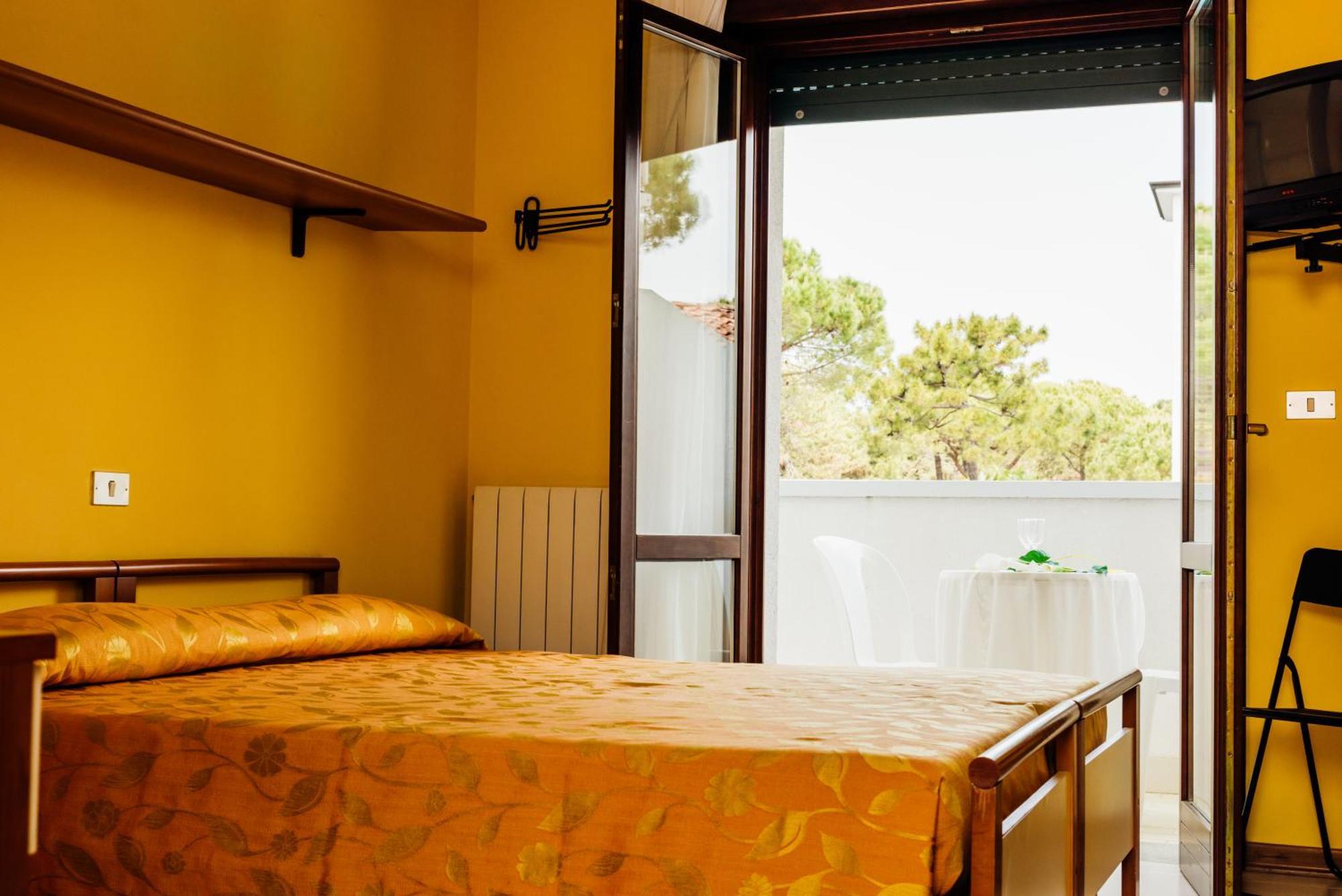 Hotel Rosa Dei Venti Lignano Sabbiadoro Ruang foto